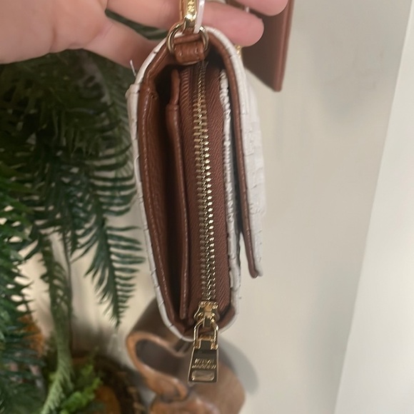 Brand New Steve Madden BLaurie Bone Cognac Logo Embossed Crossbody Wallet Purse - Picture 8 of 16